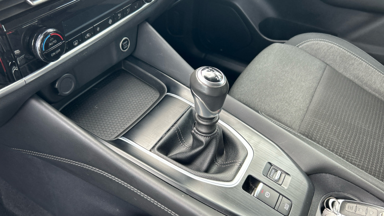 Nissan Qashqai 1.3 DiG-T MH N-Connecta 5dr Petrol Hatchback